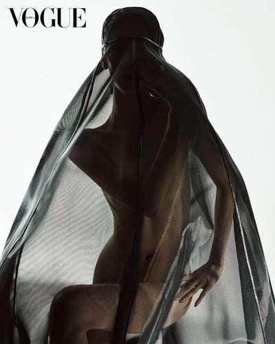 2023-10 VOGUE MAGAZINE