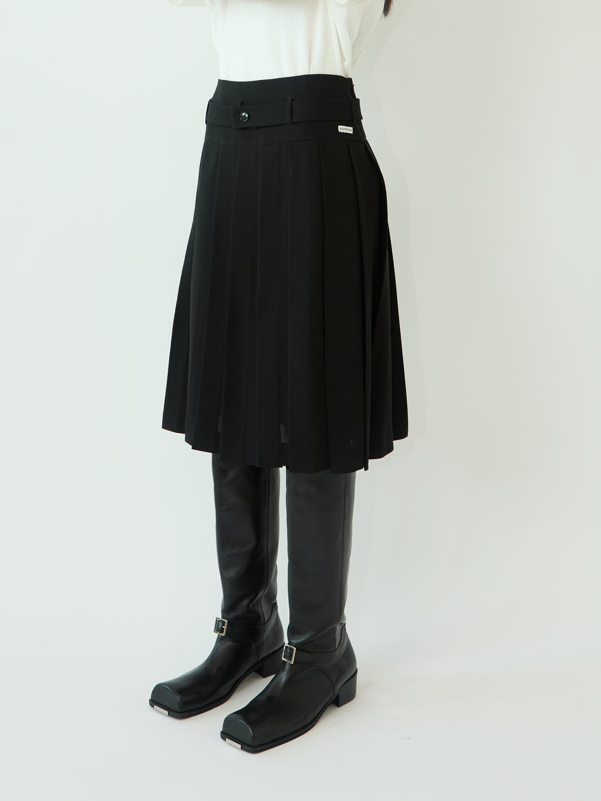 SUMMER MALEVICH BELTED PLEATS SKIRT (BLACK)