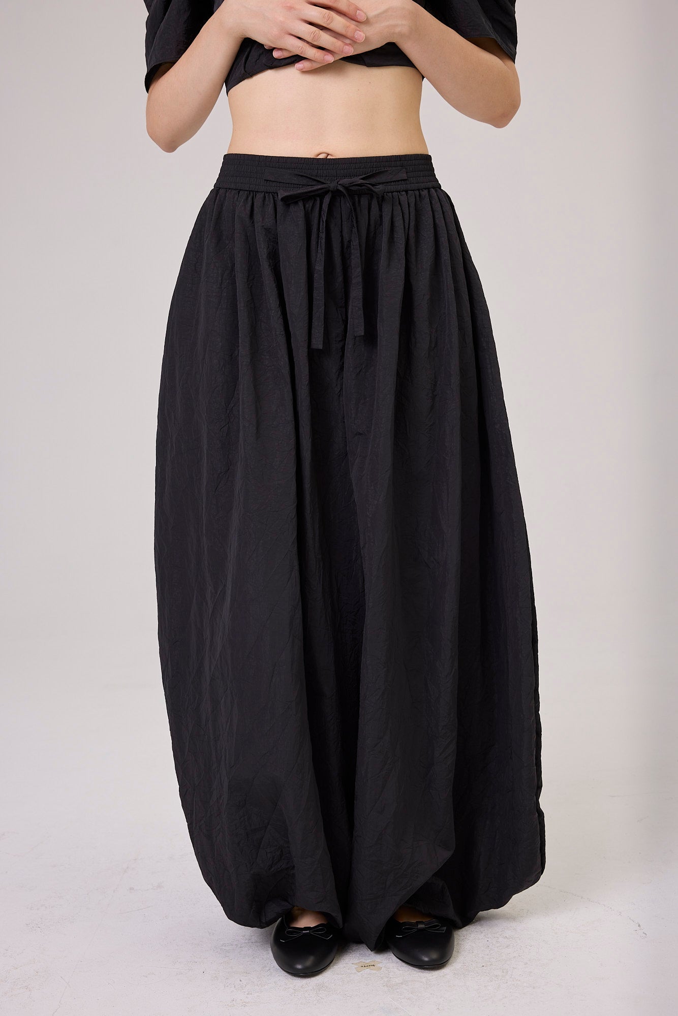 KIMHEKIM | WRINKLED BALLOON PANTS (BLACK)